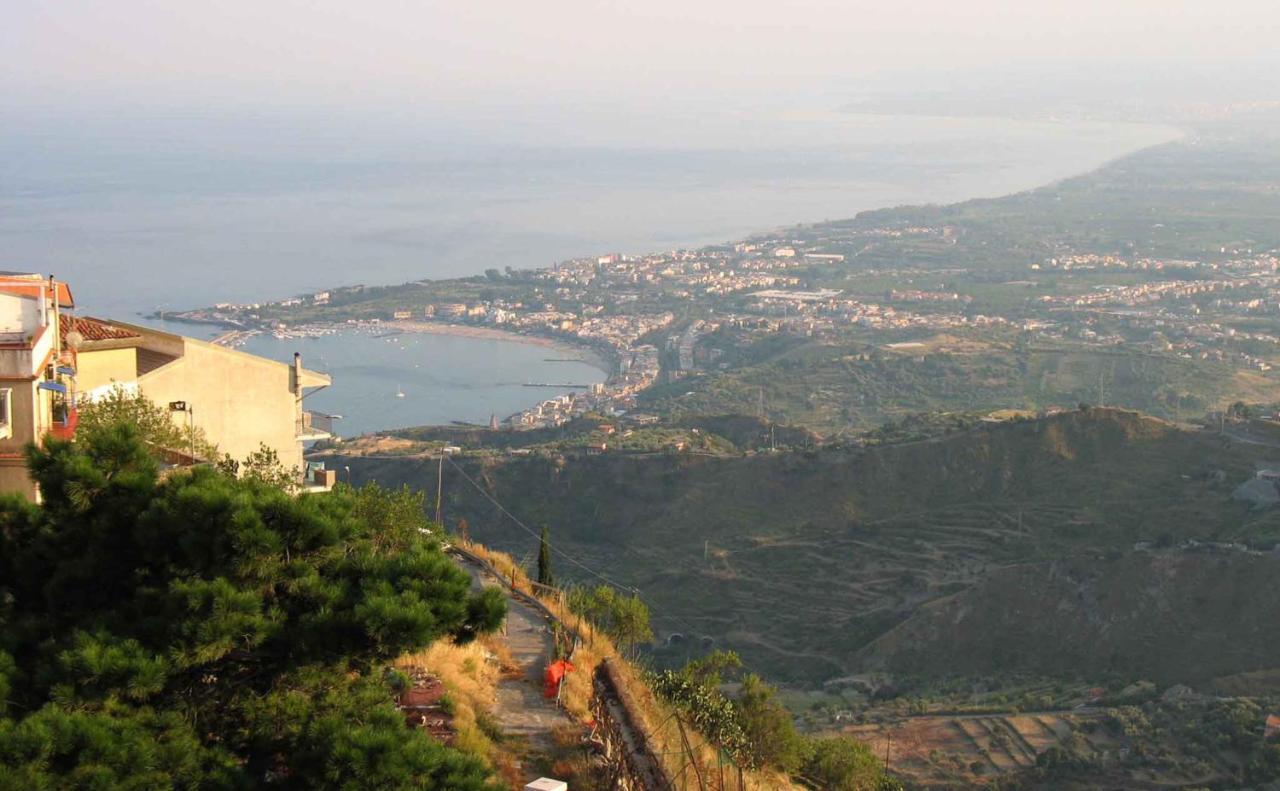 I Colori Del Sole Bed & Breakfast Fiumefreddo di Sicilia Bagian luar foto